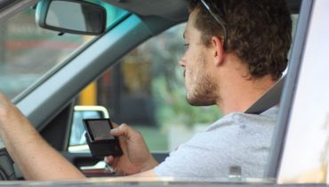 Smartphone alla guida? Patente ritirata